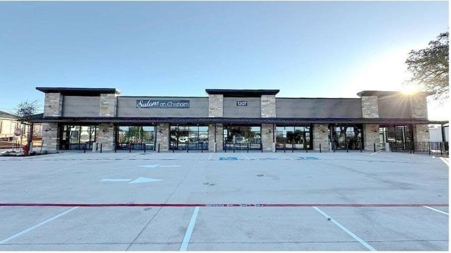 Retail storefronts at Chisholm Oaks Center, Round Rock